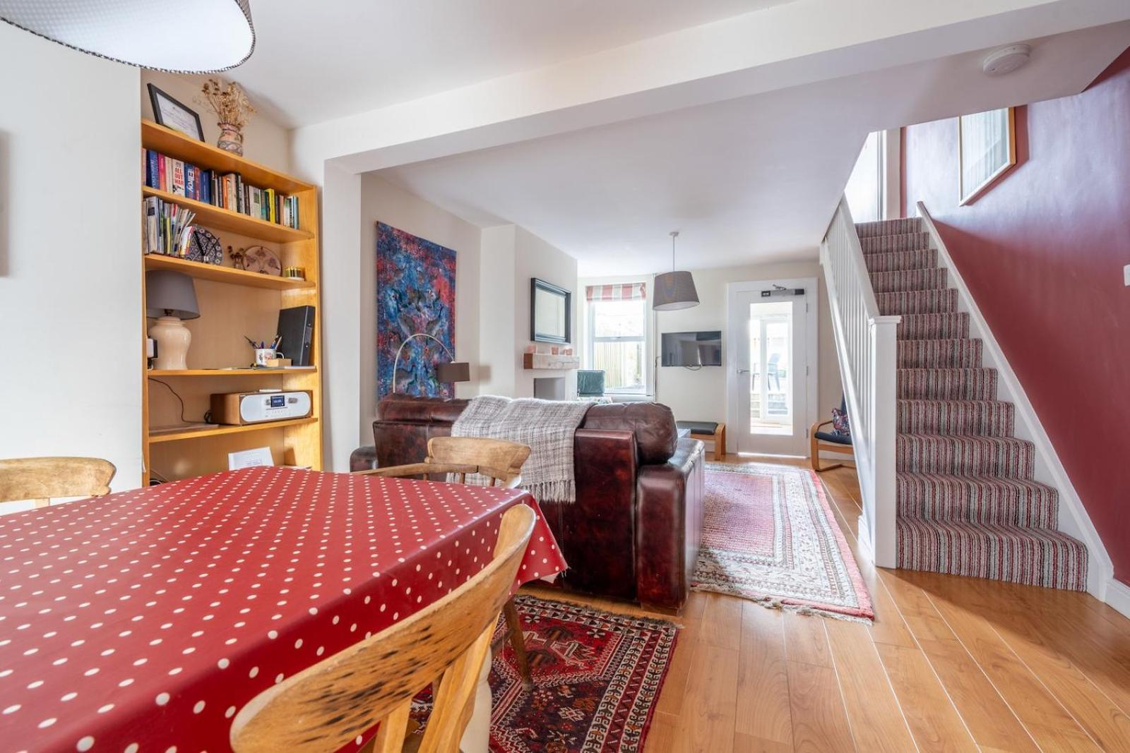Chic 2-Bedroom Townhouse In Vibrant Abergavenny Esterno foto