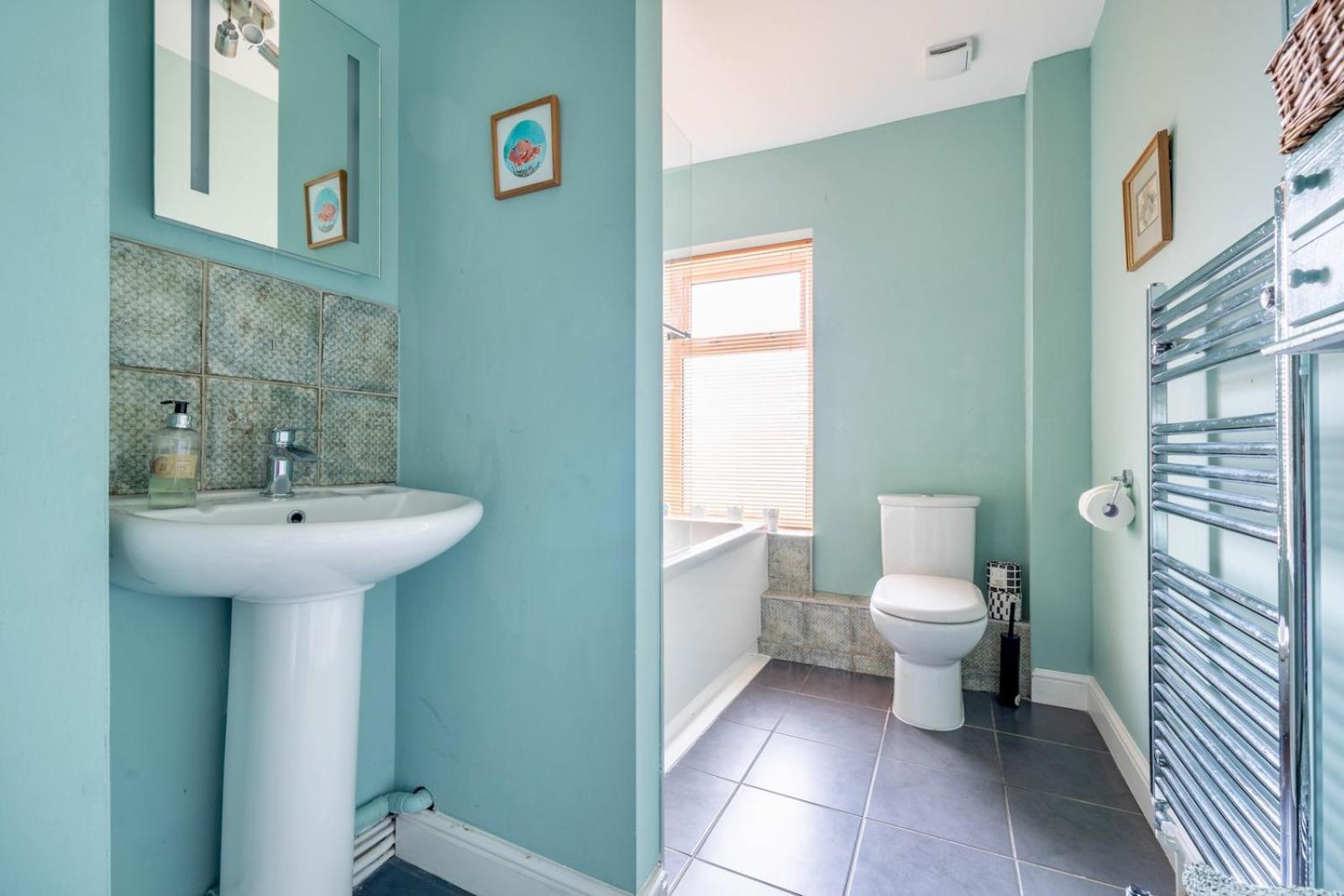 Chic 2-Bedroom Townhouse In Vibrant Abergavenny Esterno foto