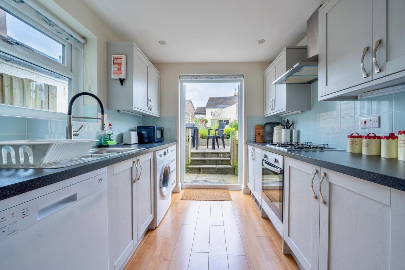 Chic 2-Bedroom Townhouse In Vibrant Abergavenny Esterno foto