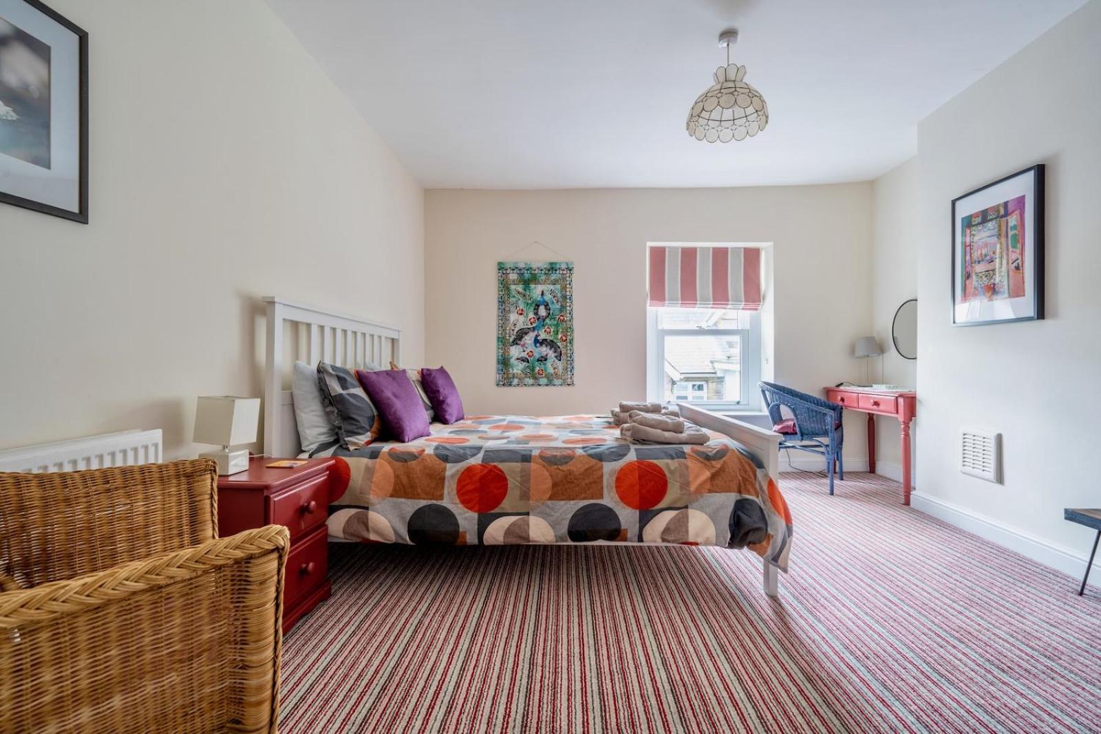 Chic 2-Bedroom Townhouse In Vibrant Abergavenny Esterno foto